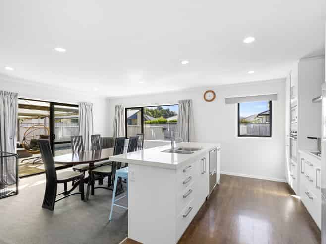 16A Sunstone Crescent, Brown Owl