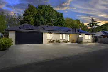 16A Sunstone Crescent, Brown Owl