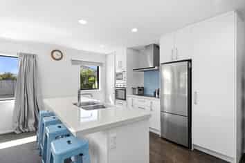 16A Sunstone Crescent, Brown Owl