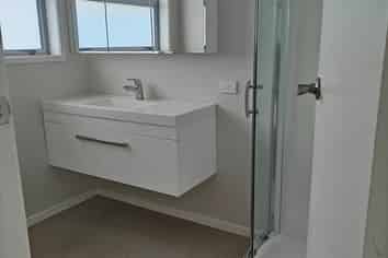 2/15 Donald Street, Regent