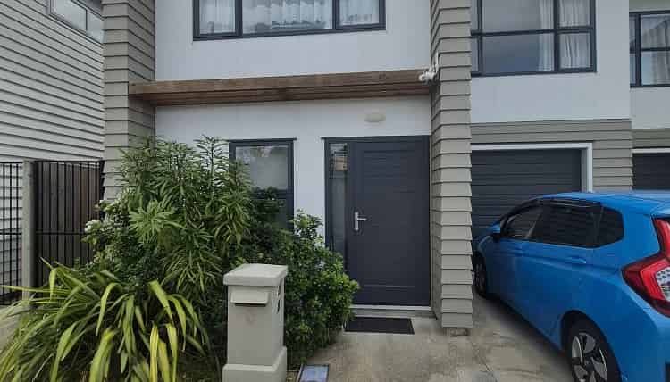 8 Ronalds Way, Taita