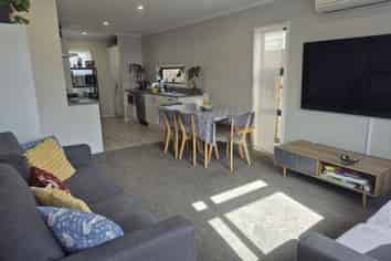 8 Ronalds Way, Taita