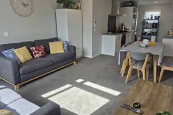 8 Ronalds Way, Taita