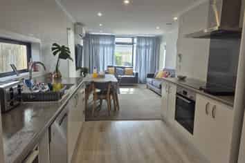 8 Ronalds Way, Taita