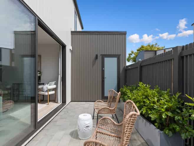 6/323 Riverside Drive, Waterloo