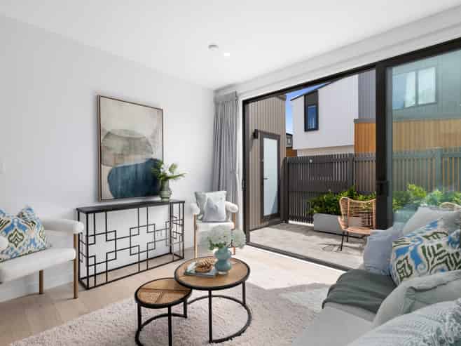 6/323 Riverside Drive, Waterloo