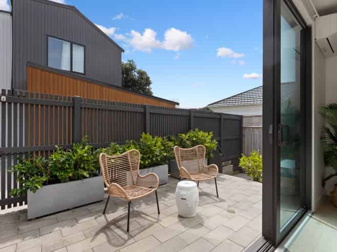 6/323 Riverside Drive, Waterloo