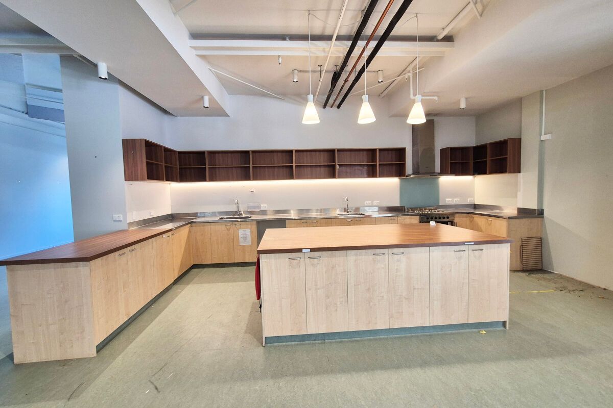 Creative Office with Wellness Features - Vista 4