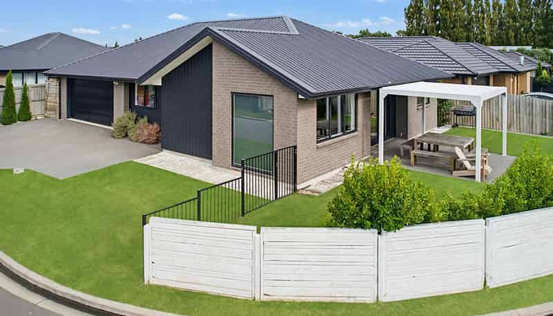 6 Arabella Crescent, Yaldhurst