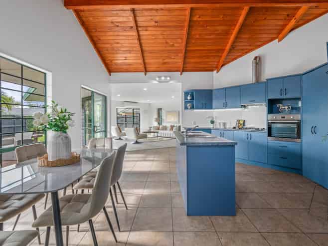 16 Cottesmore Place, Huntington Park