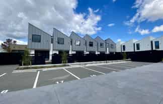 15/314 Worcester Street, Linwood