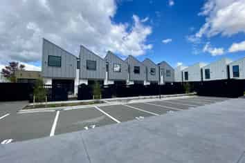 15/314 Worcester Street, Linwood