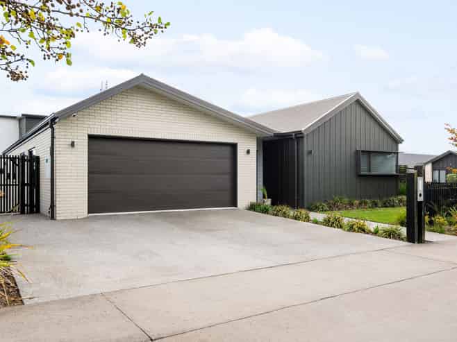 2 Probert Crescent, Chartwell