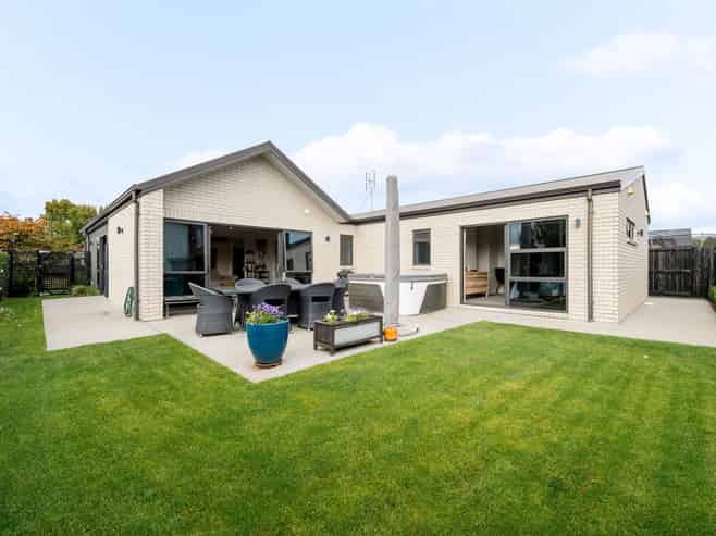 2 Probert Crescent, Chartwell