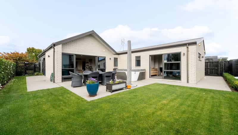 2 Probert Crescent, Chartwell