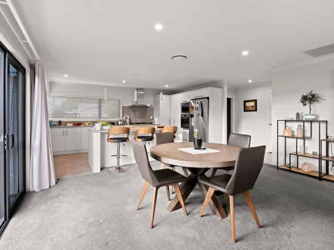 2 Probert Crescent, Chartwell