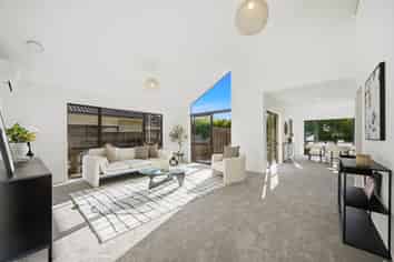 8 Ravine Lane, Oteha