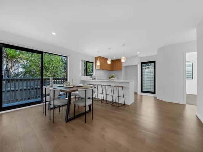 14a Oaktree Avenue, Browns Bay