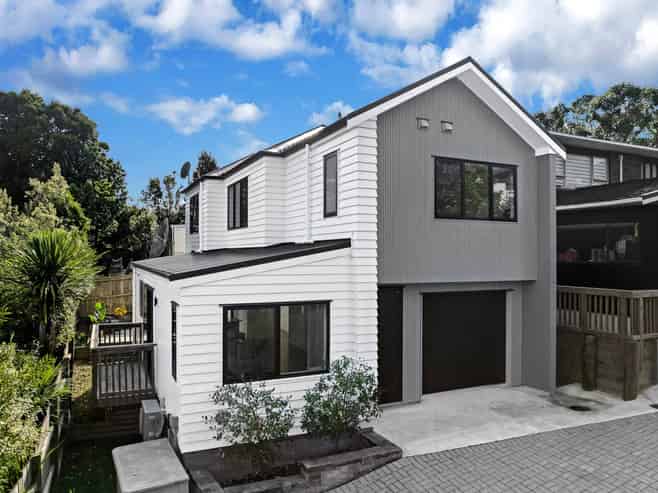 14a Oaktree Avenue, Browns Bay