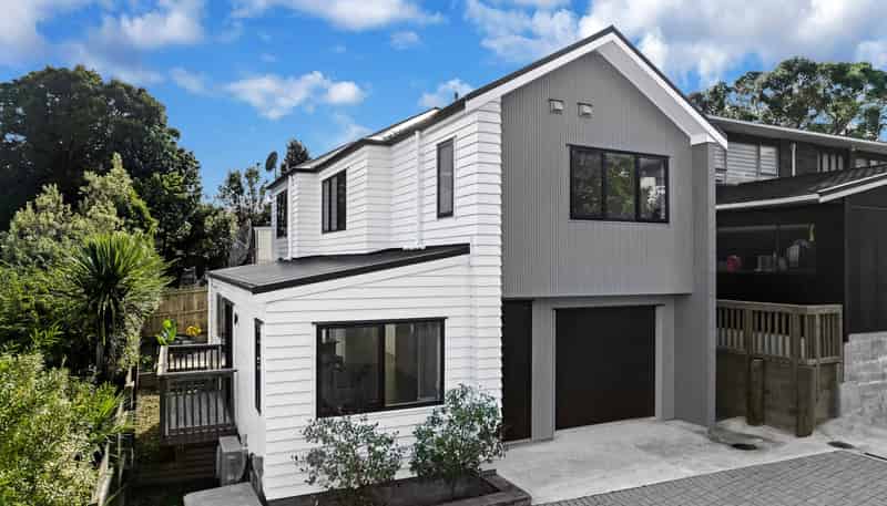 14a Oaktree Avenue, Browns Bay