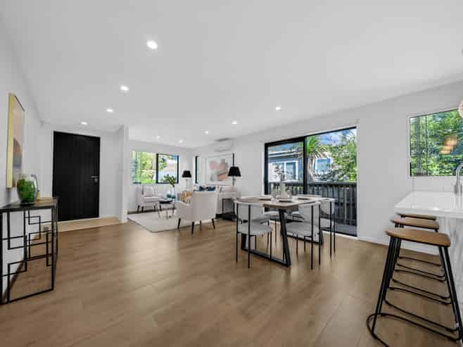 14a Oaktree Avenue, Browns Bay