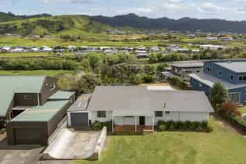 1 Farm Road, Waihi Beach