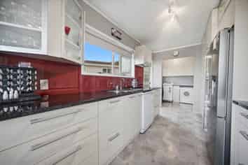 12 Celeste Place, Totara Vale