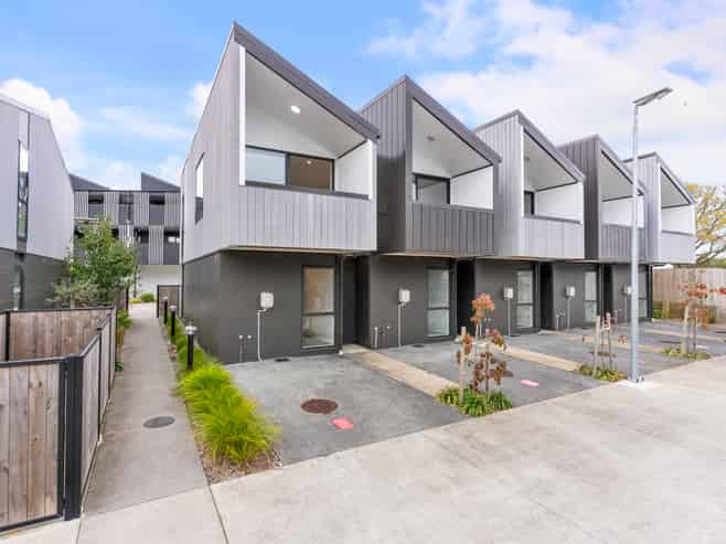 23-25 Alice Street, Riverhead