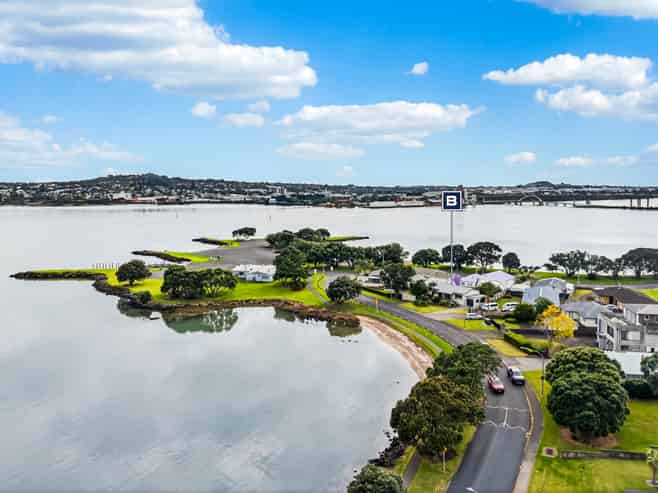 32B Kiwi Esplanade, Mangere Bridge