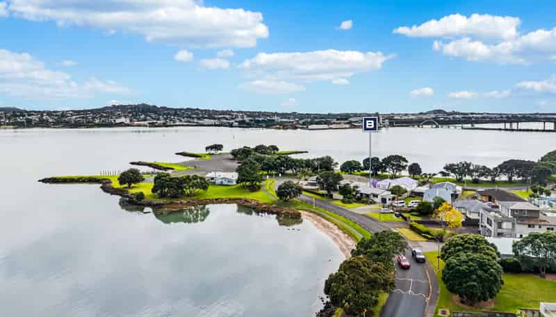 32B Kiwi Esplanade, Mangere Bridge