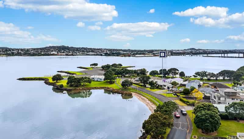 32B Kiwi Esplanade, Mangere Bridge
