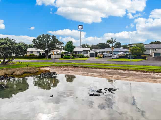 32B Kiwi Esplanade, Mangere Bridge