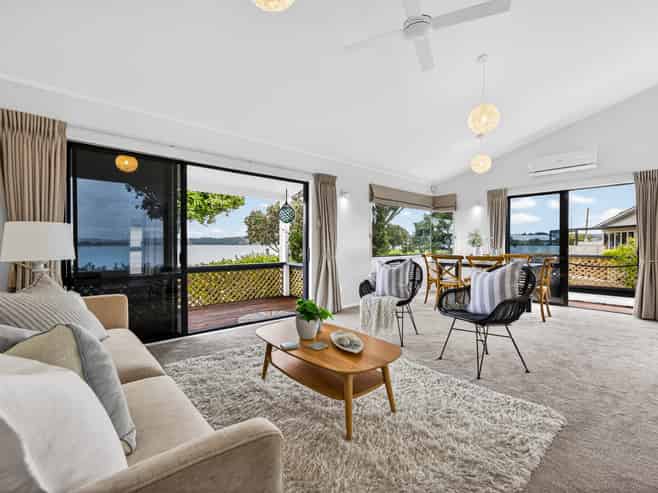 32B Kiwi Esplanade, Mangere Bridge