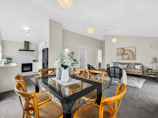 32B Kiwi Esplanade, Mangere Bridge