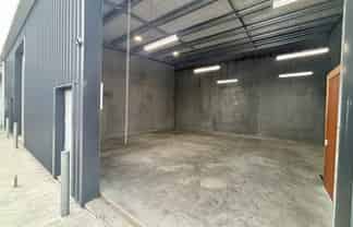 100m² Industrial Unit - Prime Location