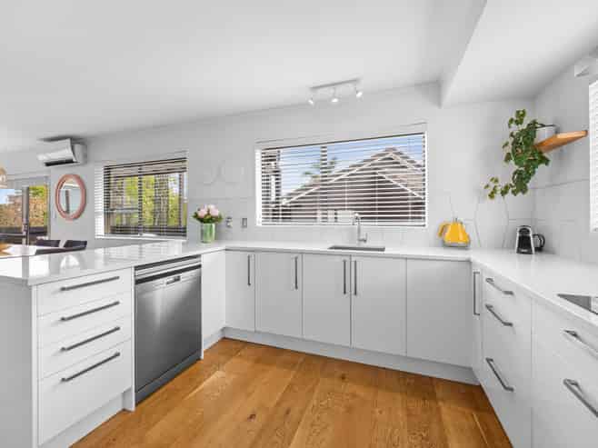 3 Pinewood Grove, Botany Downs