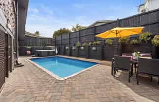 3 Pinewood Grove, Botany Downs