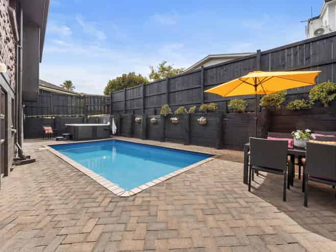 3 Pinewood Grove, Botany Downs