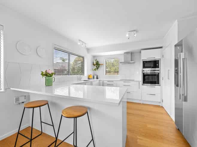3 Pinewood Grove, Botany Downs