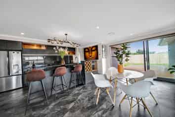 33 Honeyfield Drive, Whalers Gate