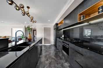 33 Honeyfield Drive, Whalers Gate