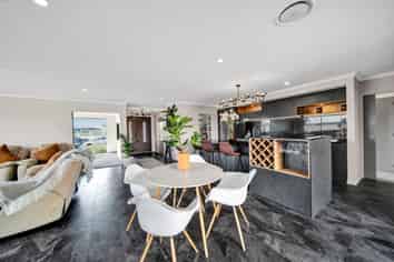 33 Honeyfield Drive, Whalers Gate