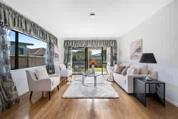 2/9 Bernie Edwards Place, Botany Downs