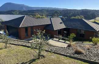 5 Bell Bird Rise, Picton