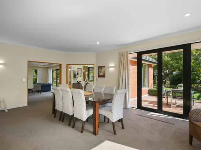 14 Regents Park Drive, Casebrook