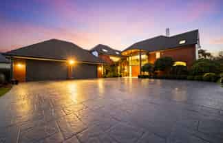 14 Regents Park Drive, Casebrook