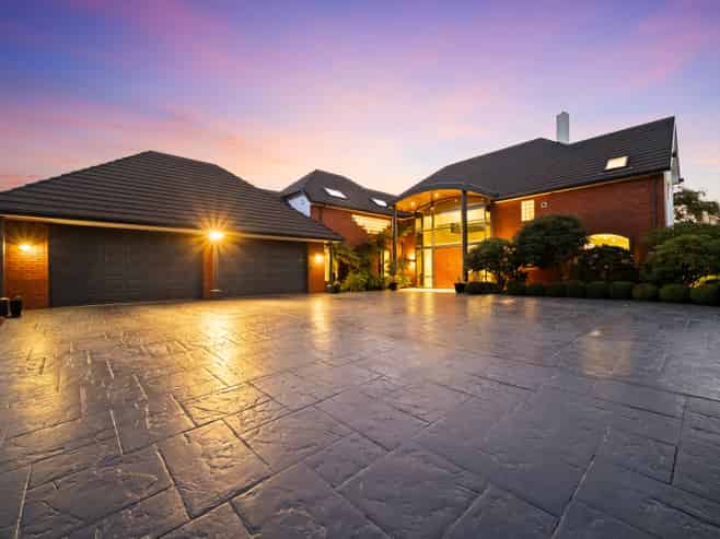 14 Regents Park Drive, Casebrook