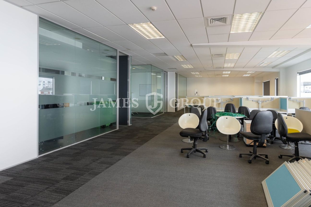 MODERN NEWMARKET WORKSPACE WITH SECURE PARKING - Bild 4