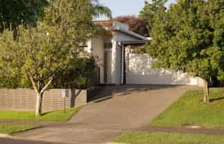 49 Caldera Crescent, Pyes Pa