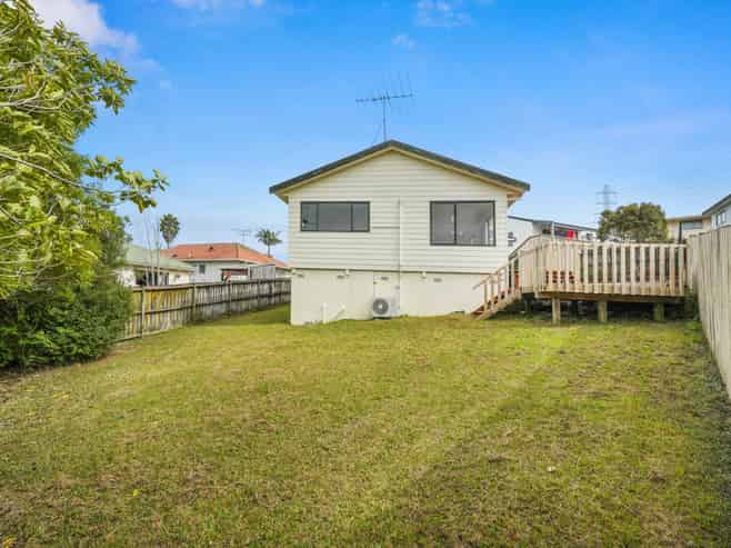 11 Breenagh Place, Massey
